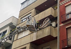 Las imágenes del desprendimiento del techo de una terraza en León