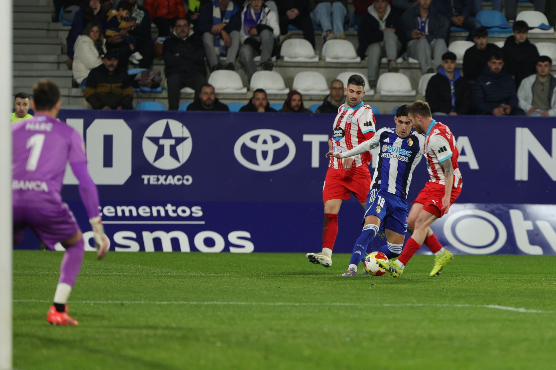 Las imágenes del partido entre la Ponferradina y el Lugo