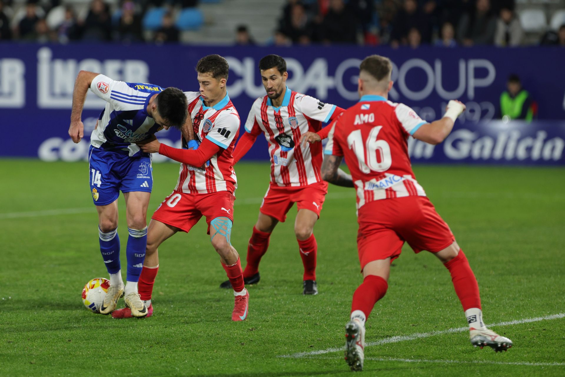 Las imágenes del partido entre la Ponferradina y el Lugo