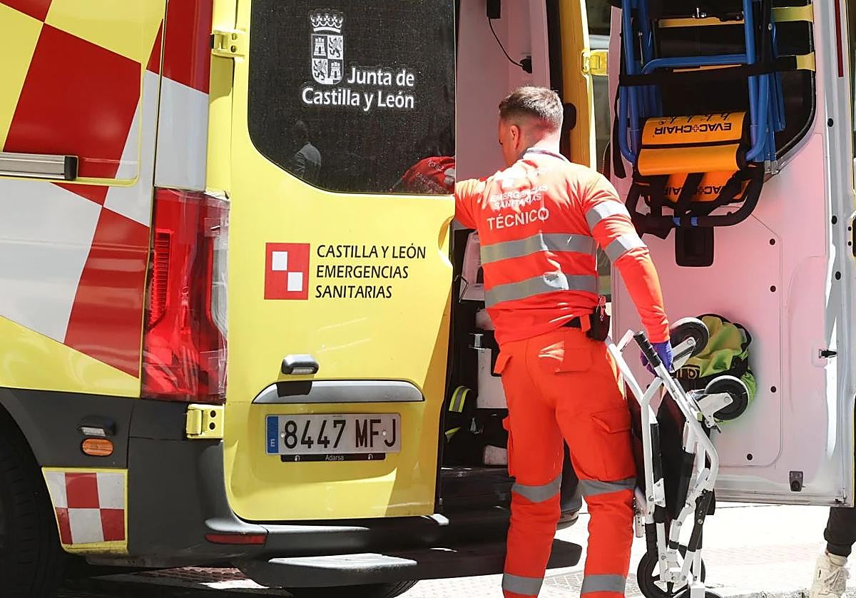 Herida una mujer de 60 años tras una colisión entre dos turismos en León