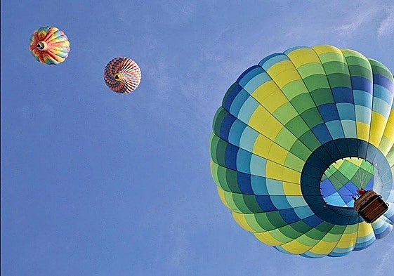 Globos en el cielo.