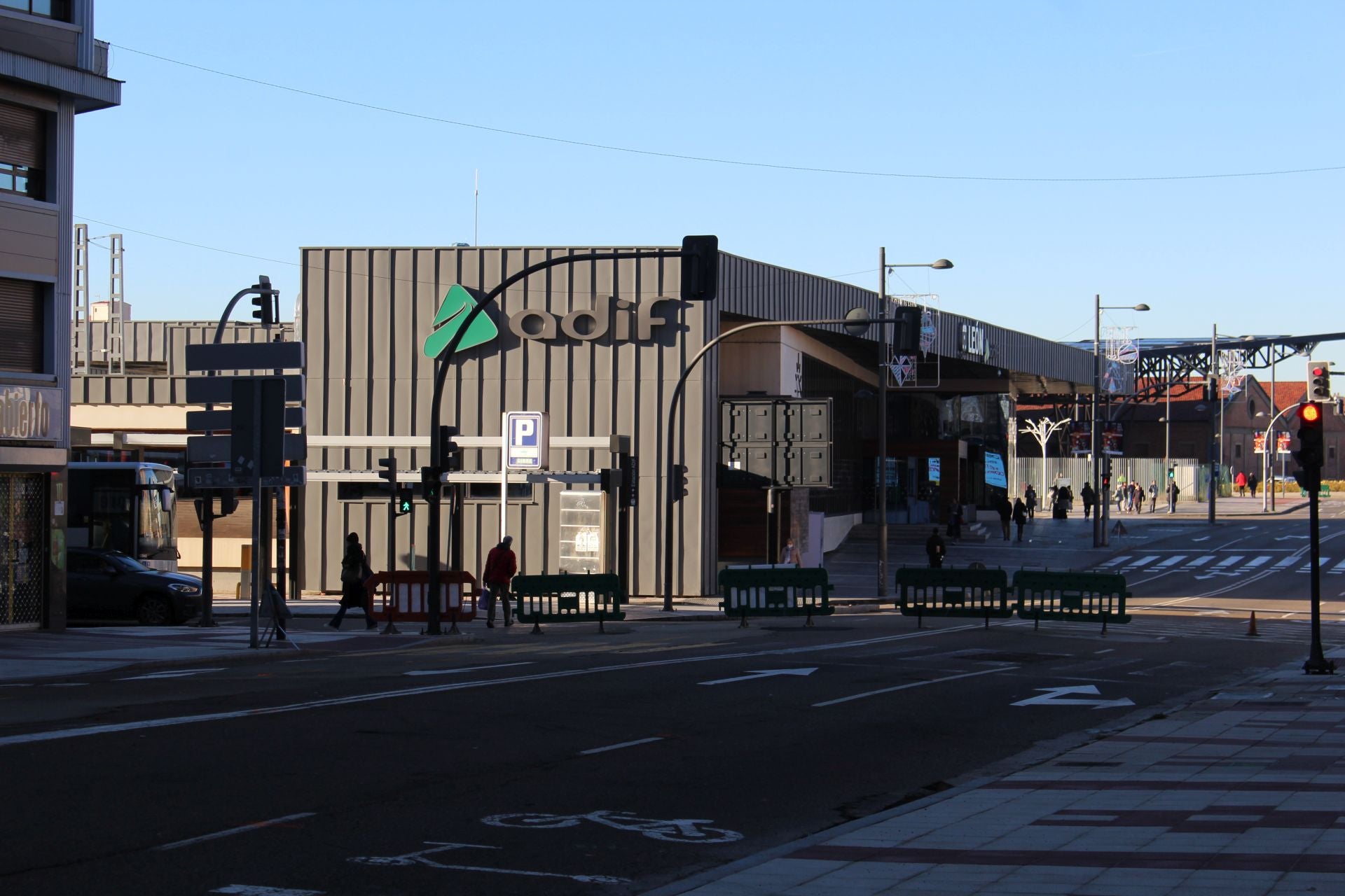 El Puente de los Leones, cortado al tráfico