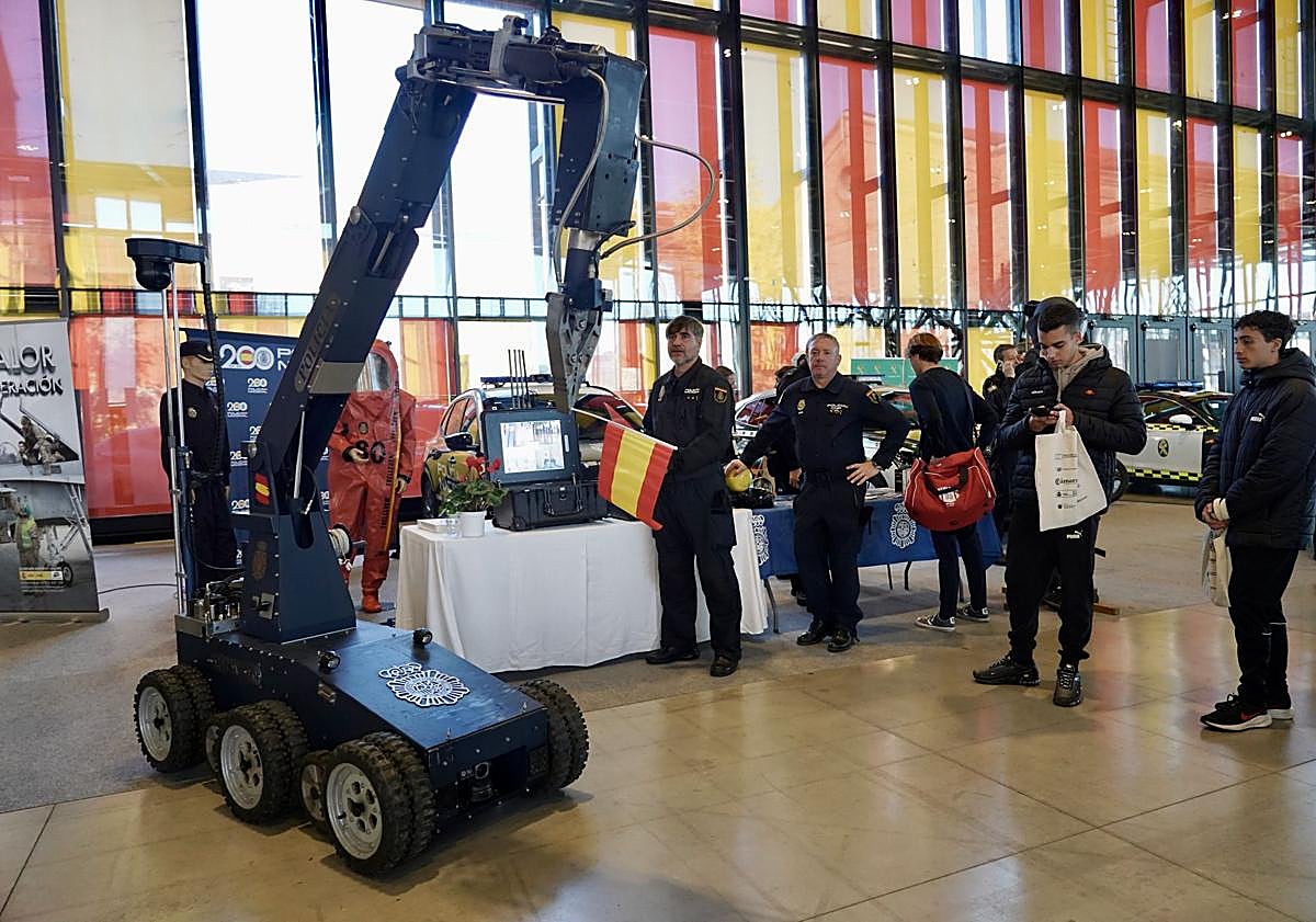Imagen principal - Feria del Empleo y el Emprendimiento de León.