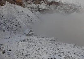 La nieve ya se deja ver en el refugio Collado Jermoso de Picos de Europa.