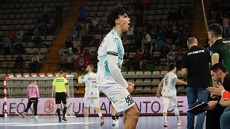 El Ademar por fin suma su primera victoria europea