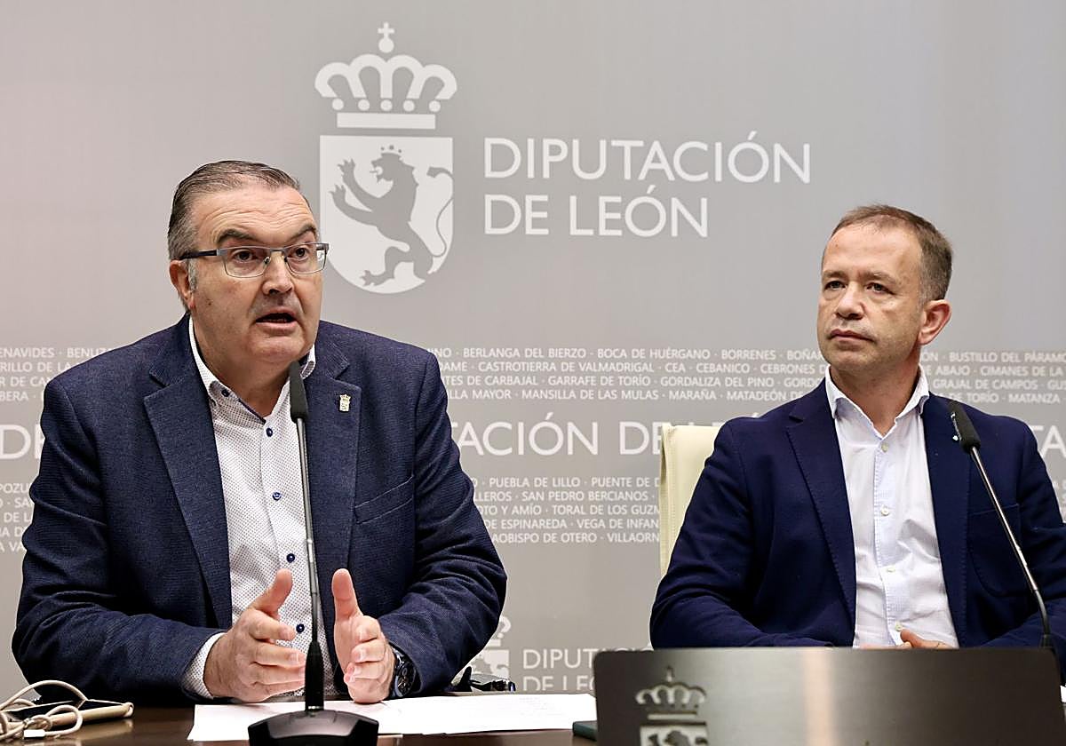 El diputado del área presenta la oficina.