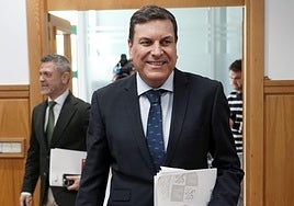 El consejero de Economía y Hacienda y portavoz de la Junta, Carlos Fernández Carriedo, comparece en la rueda de prensa posterior al Consejo de Gobierno.