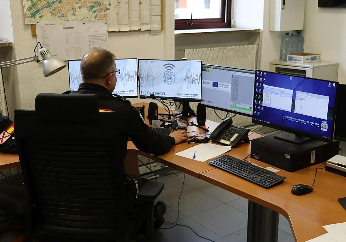 Centro de atención telefónica de la Policía Nacional de León.