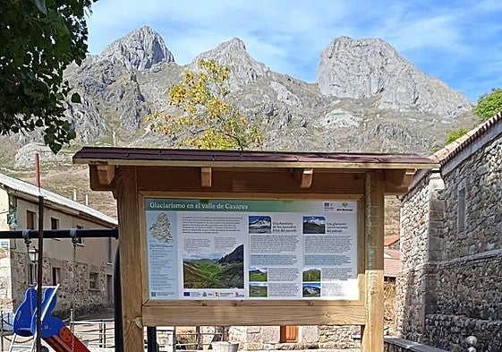 Uno de los paneles en Casares de Arbas.