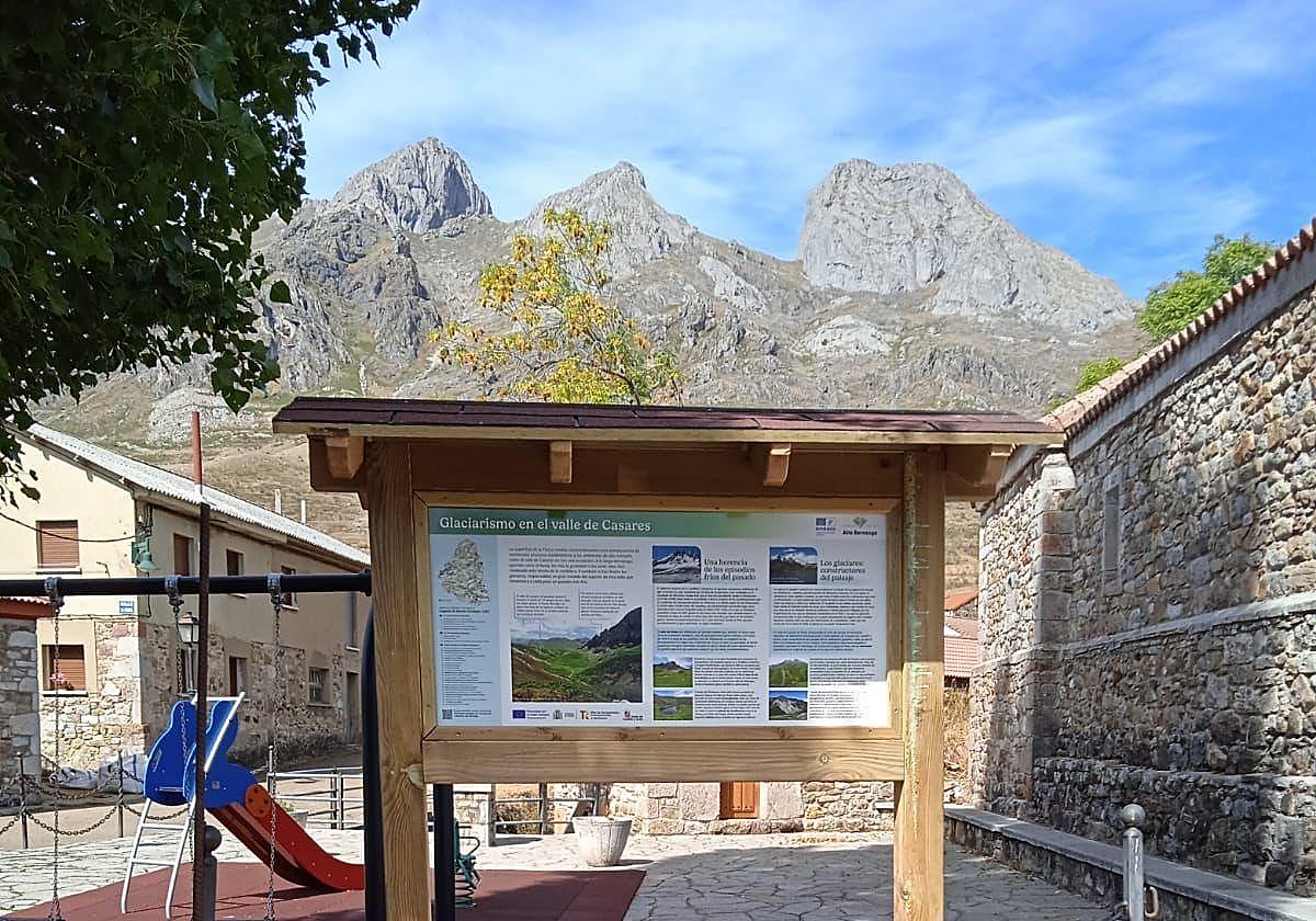 Uno de los paneles en Casares de Arbas.