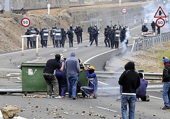 Fotografía de Manuricio Peña durante las protestas en Ciñera.