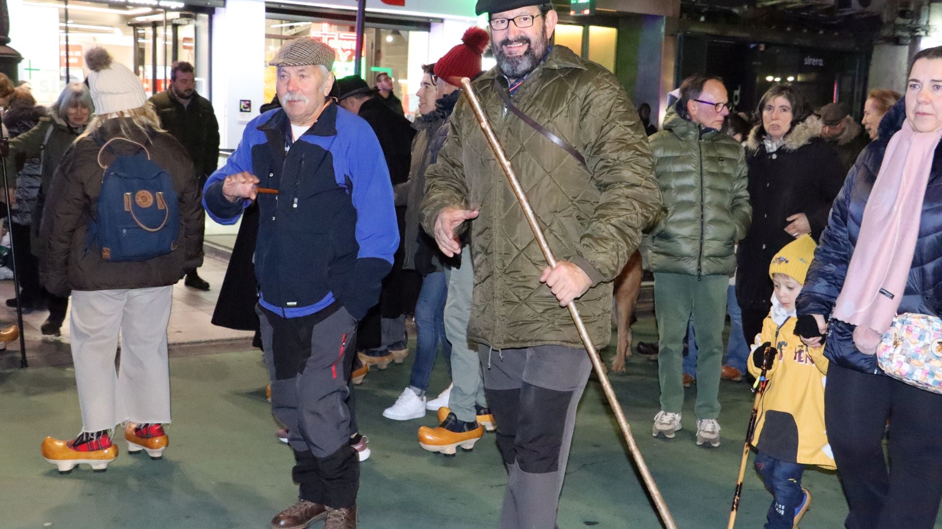 Las imágenes de la madreñada por las calles de León