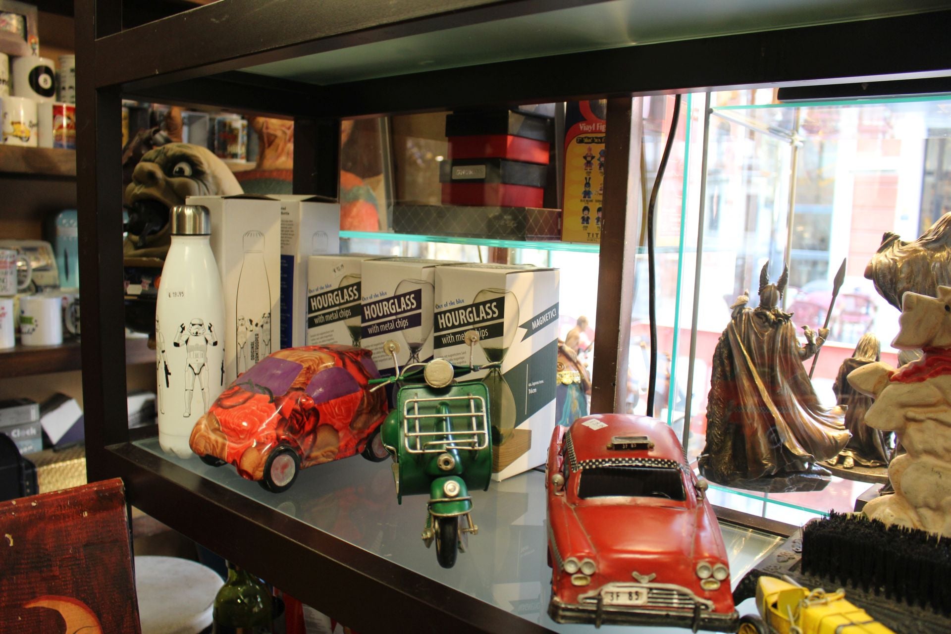 Las imágenes de Gnomos, la tienda que cierra en León tras 41 años