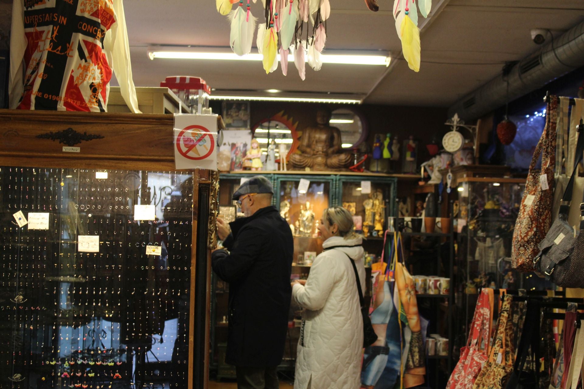 Las imágenes de Gnomos, la tienda que cierra en León tras 41 años