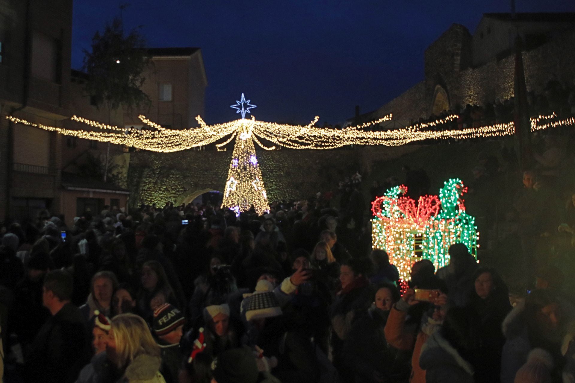 Así ha sido el encendido del pueblo europeo de la Navidad