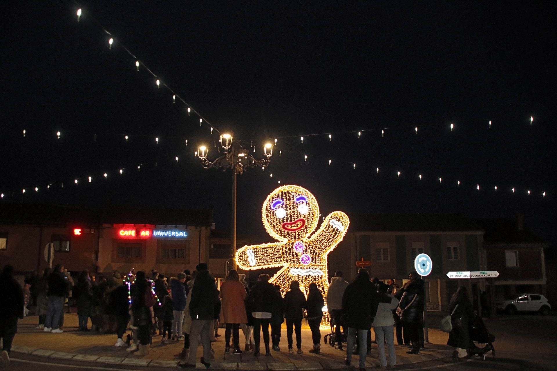 Así ha sido el encendido del pueblo europeo de la Navidad