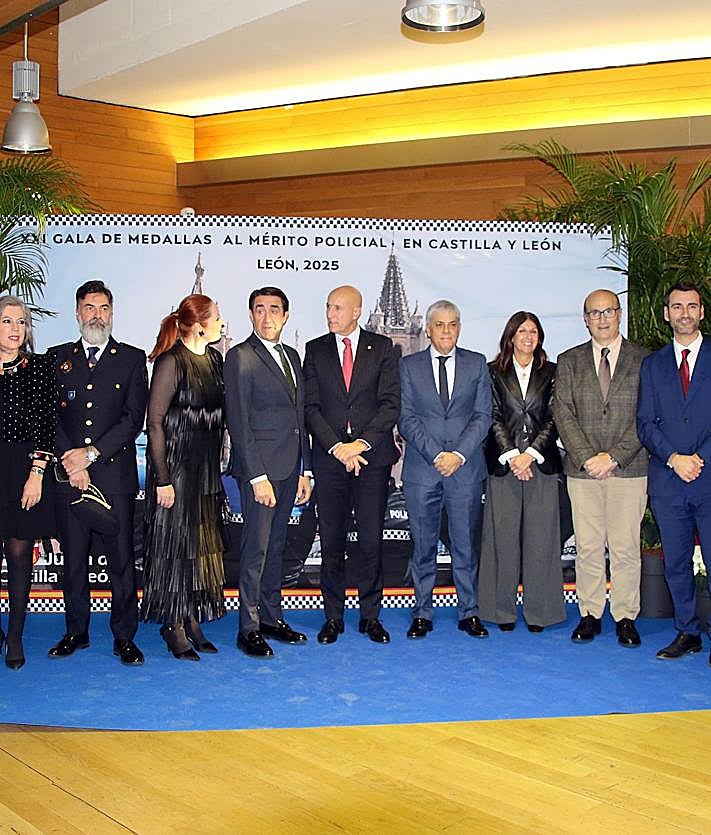 Imagen secundaria 2 - Cien policías locales de Castilla y León reciben sus Medallas al Mérito