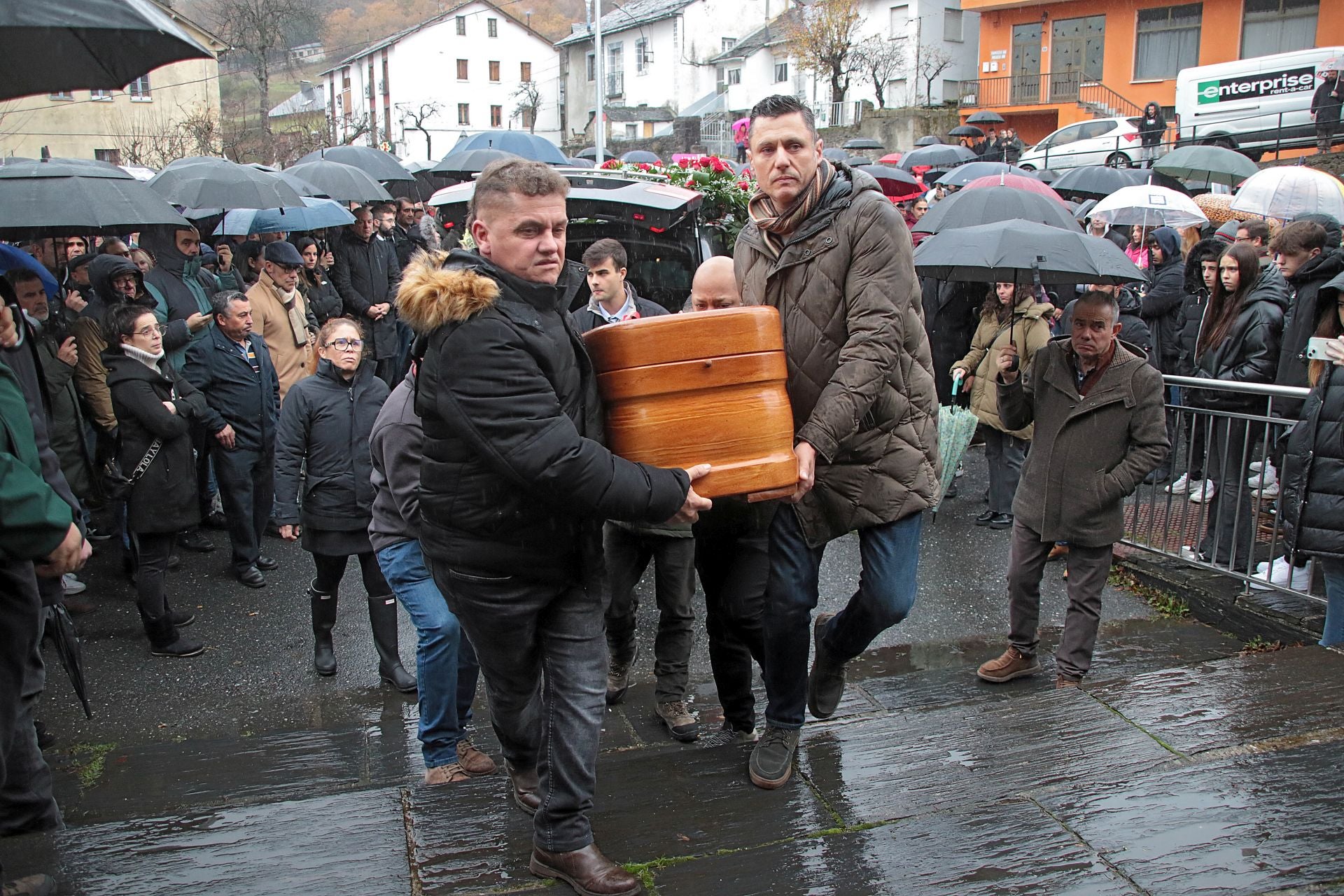 Imágenes del funeral por el minero fallecido en Caboalles