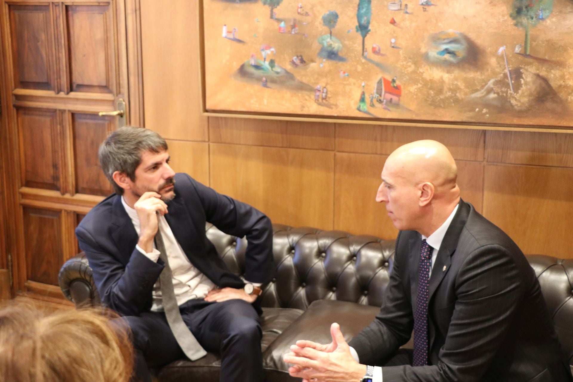 Las imágenes de la visita del ministro Urtasun para rescatar el Teatro Emperador