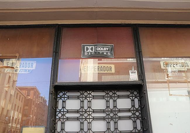 Las taquillas del Teatro Emperador.