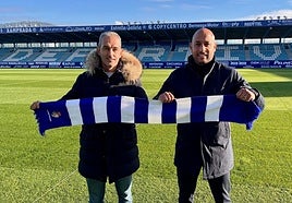 El nuevo entrenador de la Ponferradina, Mehdi Nafti, y su segundo.