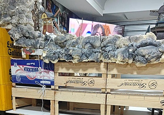 Parte trasera del poblado que se está montando.