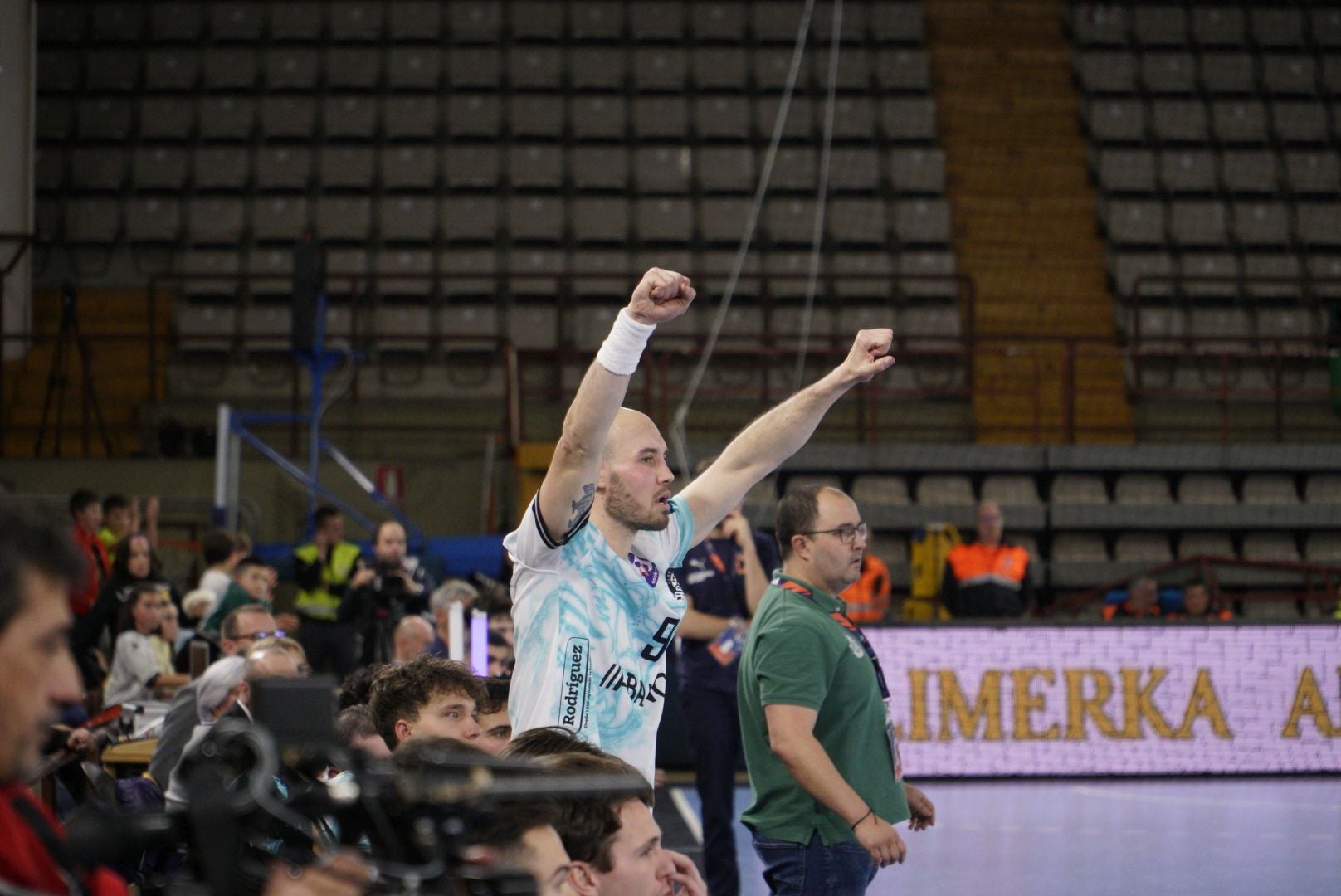 Las mejores imágenes del épico triunfo del Ademar ante el Kadetten