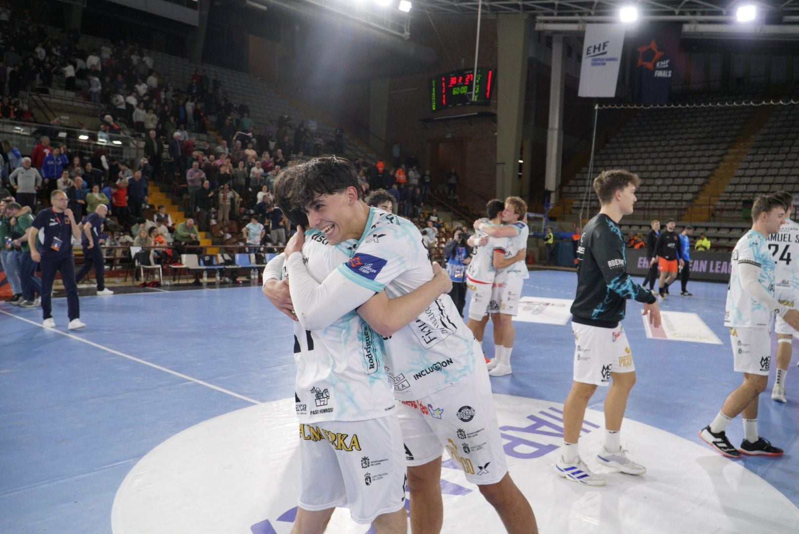 Las mejores imágenes del épico triunfo del Ademar ante el Kadetten