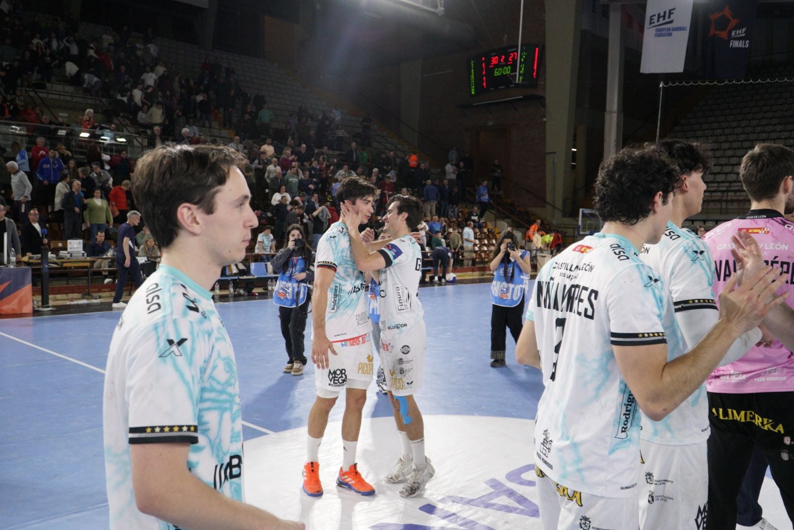 Las mejores imágenes del épico triunfo del Ademar ante el Kadetten