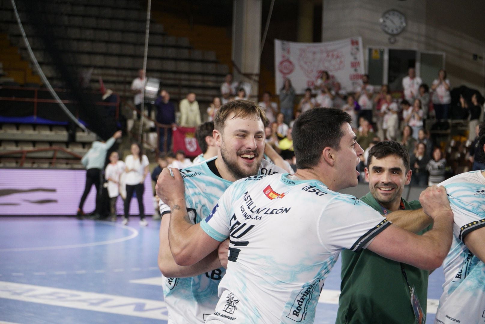 Las mejores imágenes del épico triunfo del Ademar ante el Kadetten