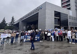 Concentración el pasado 31 de octubre a las puertas del Hospital de León.