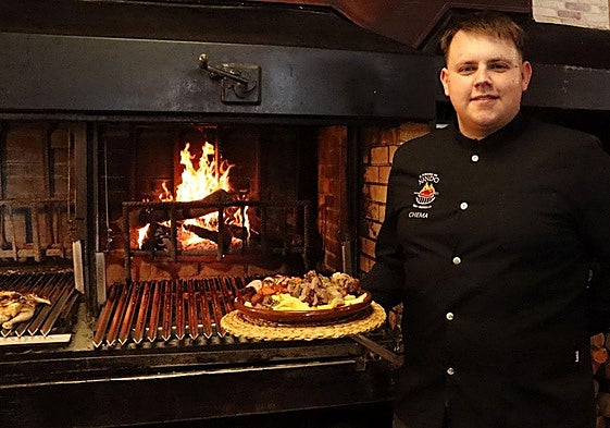 Jose María Muñiz en su restaurante el Rincón de Nando.