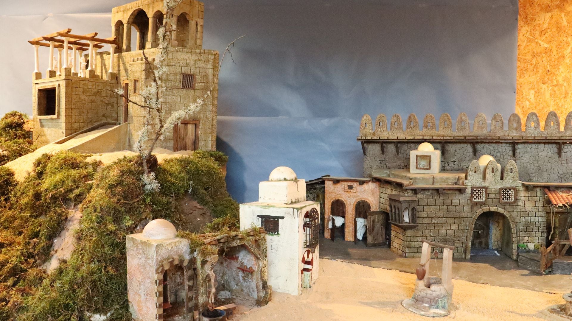 Así se monta un nacimiento monumental de 23 metros