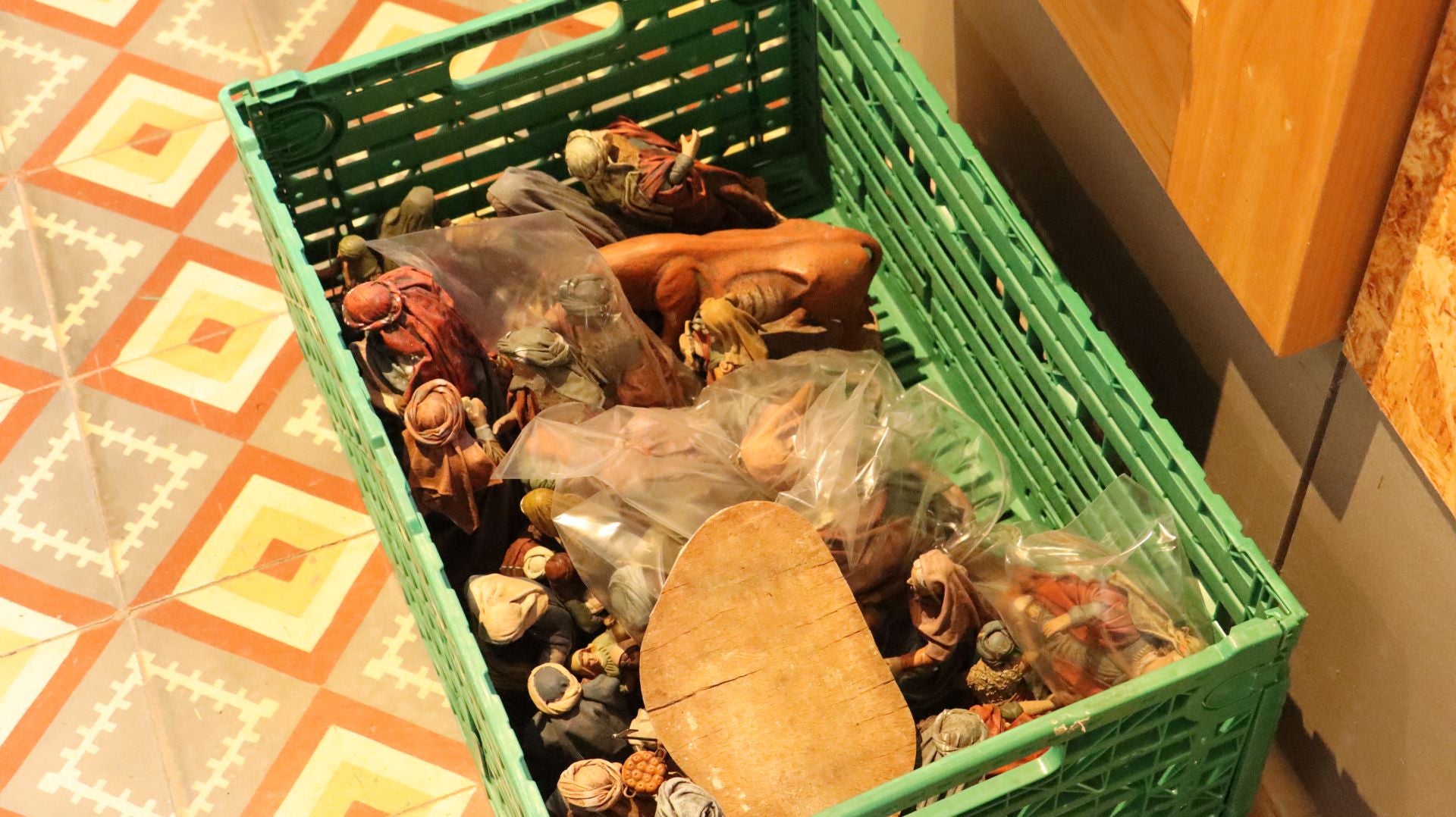 Así se monta un nacimiento monumental de 23 metros