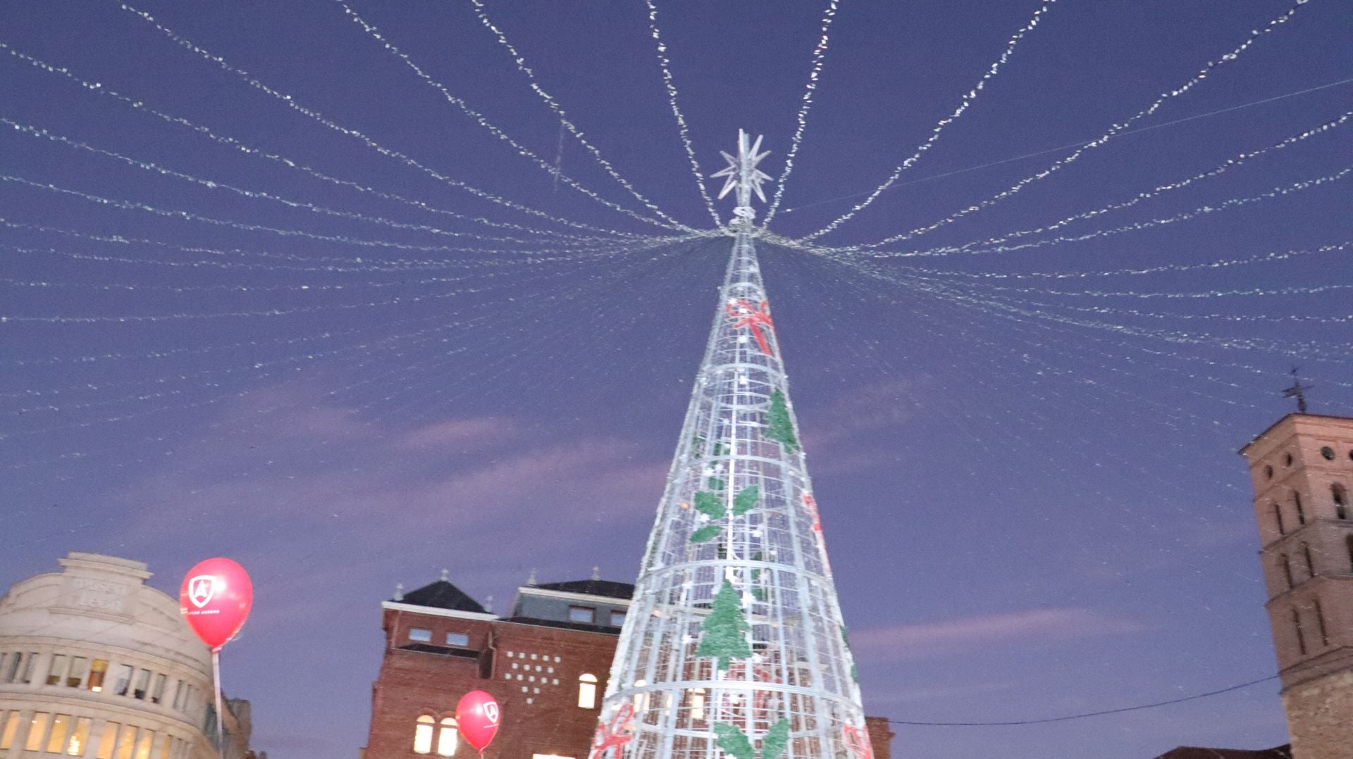 Así ha sido el encendido navideño en la ciudad de León