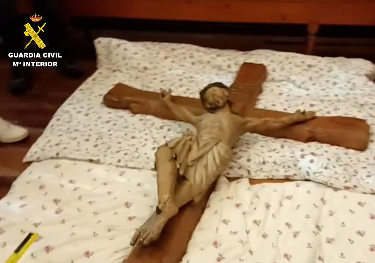 Una de las piezas incautadas en el registro.