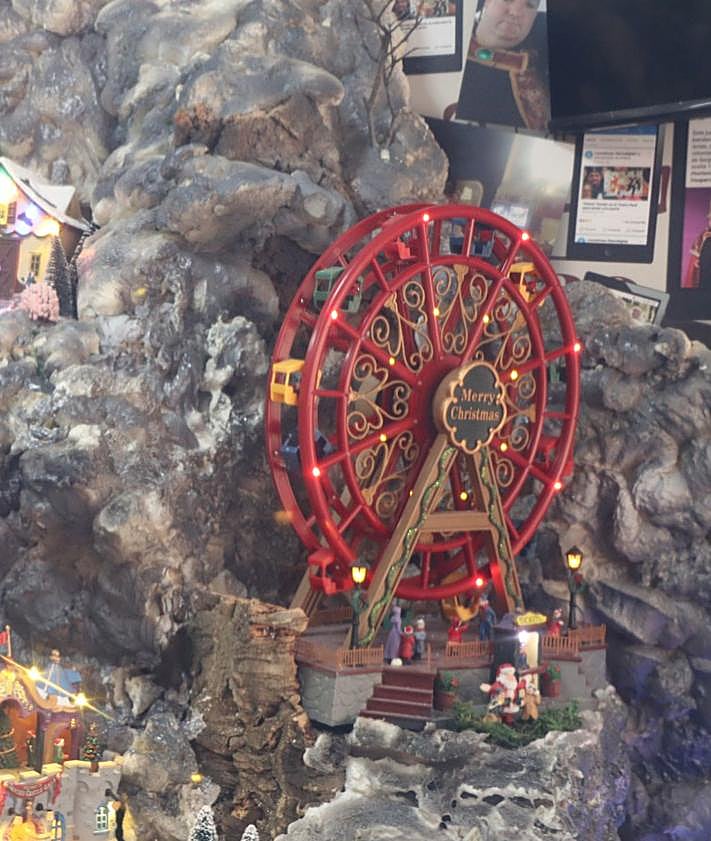 Imagen secundaria 2 - Imágenes del encendido navideño.