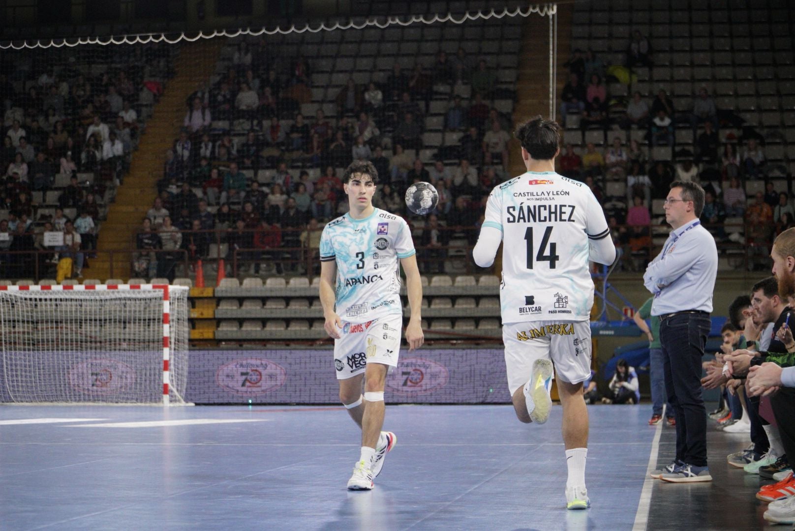 Las mejores imágenes del Abanca Ademar - Torrelavega