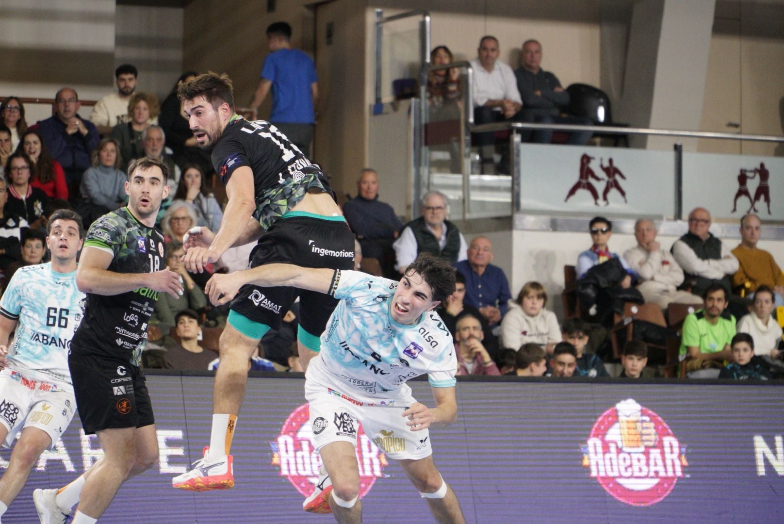 Las mejores imágenes del Abanca Ademar - Torrelavega