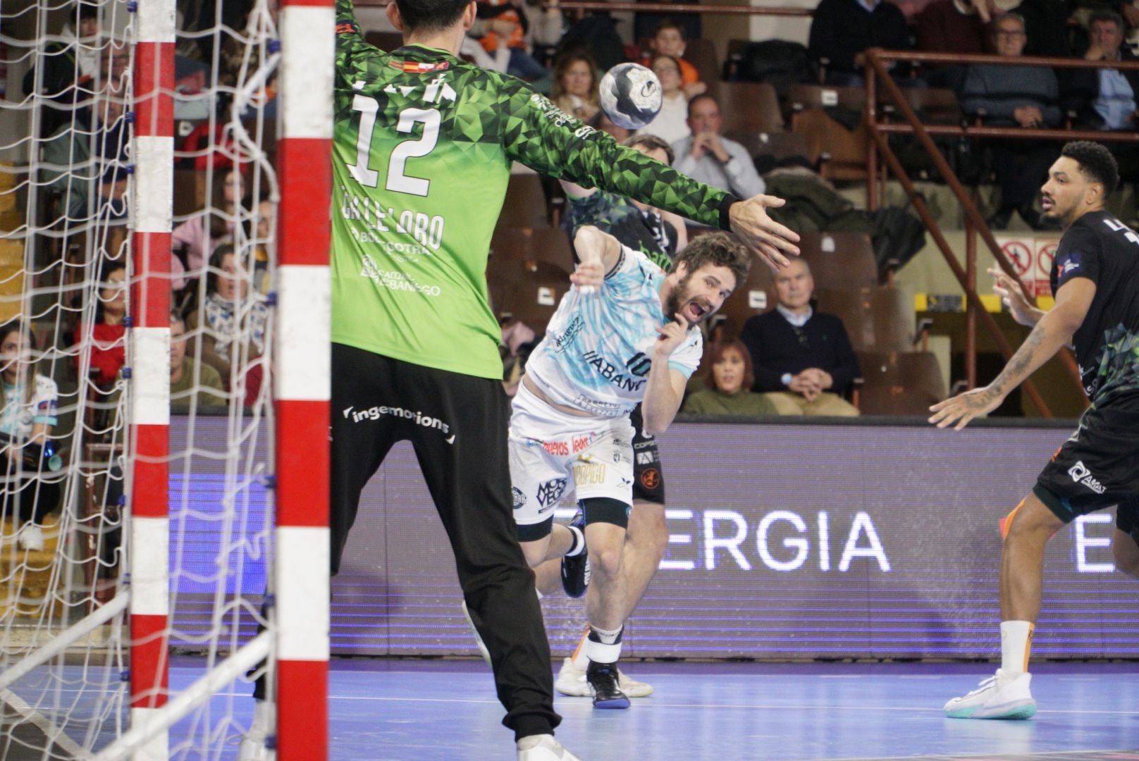 Las mejores imágenes del Abanca Ademar - Torrelavega