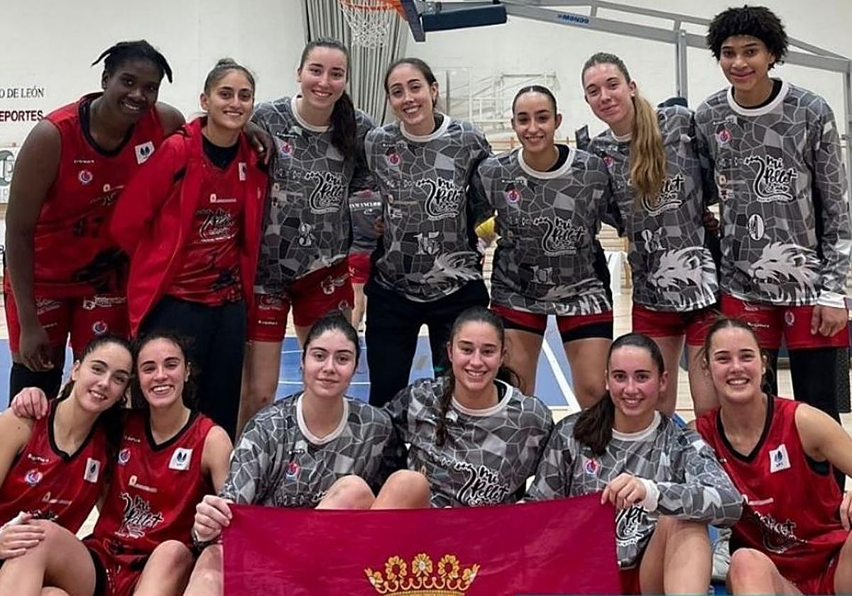 El BF León, tras su victoria.