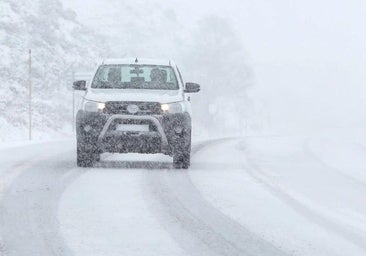 La nieve vuelve a León: carreteras y puertos afectados por el temporal