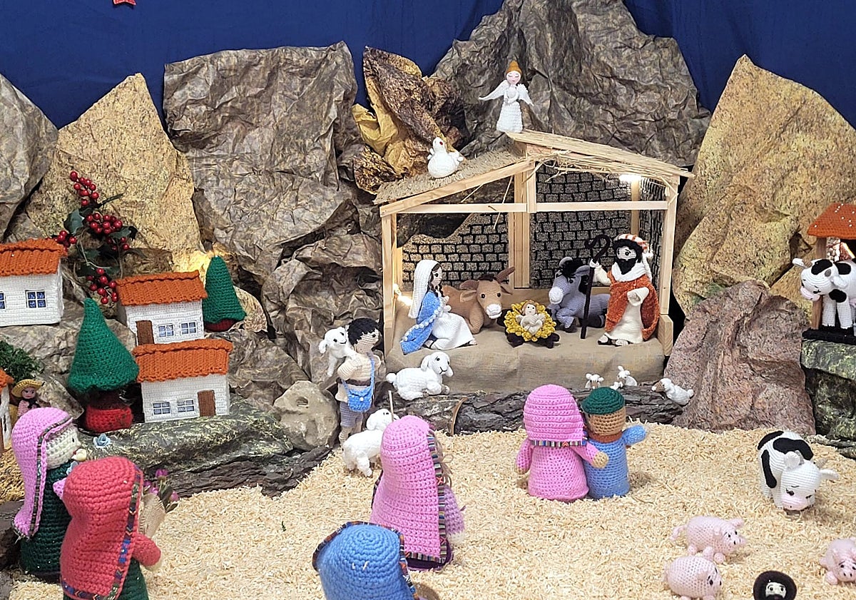 Imagen principal - Belén de Ganchillo de Sariegos