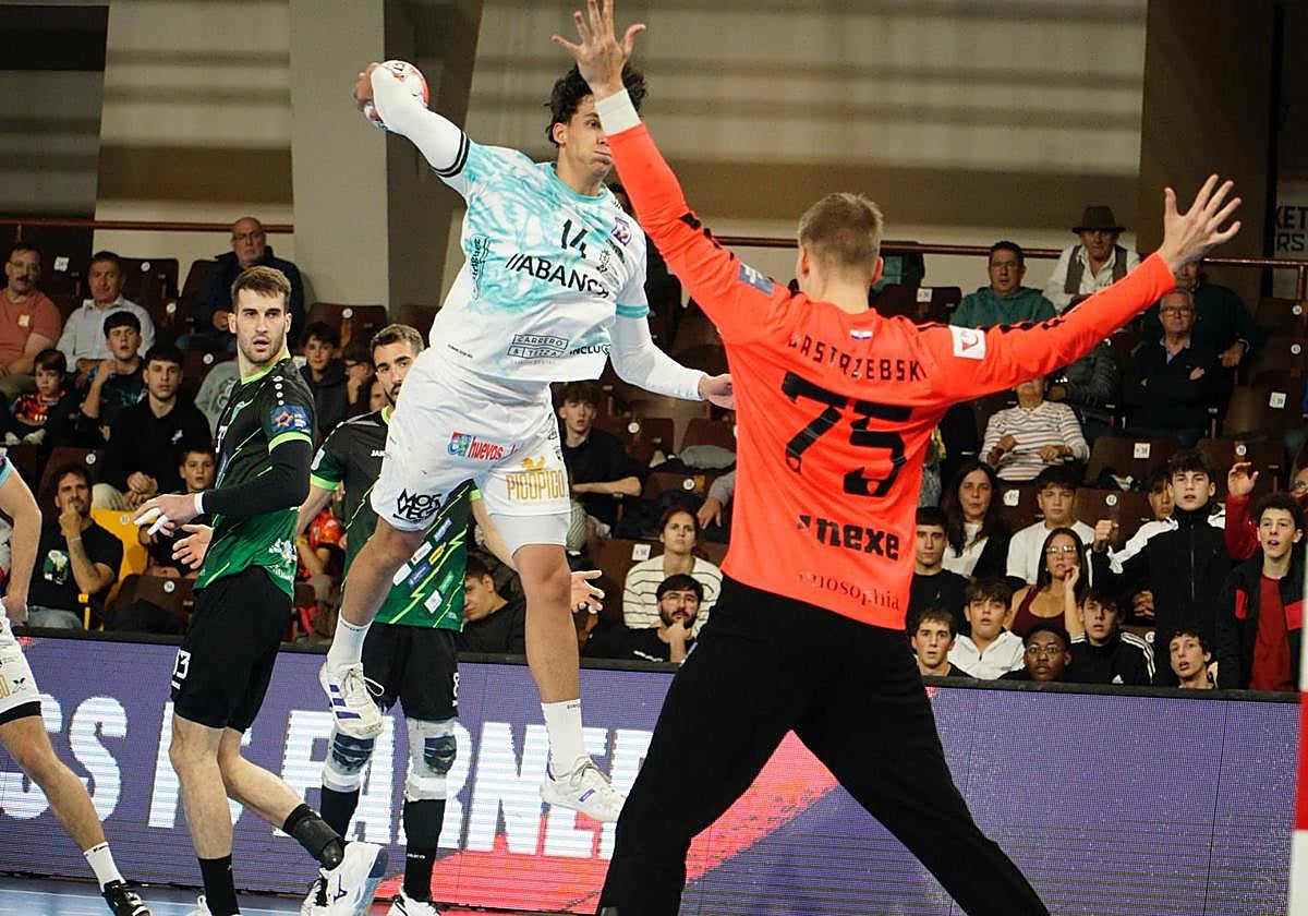 Sergio Sánchez, en el encuentro de ida ante el Nexe.