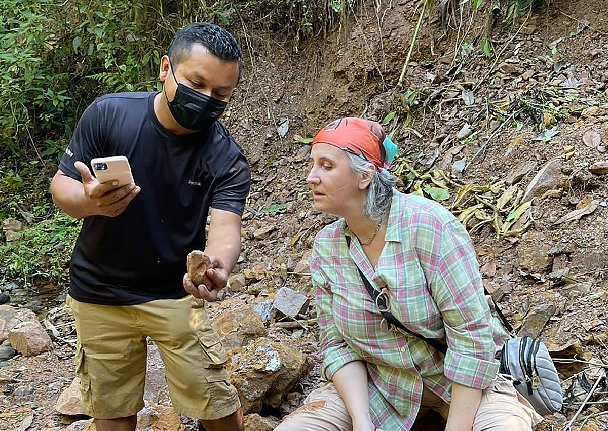 Imagen secundaria 1 - Diferentes imágenes de las experiencias de Mónica sola y junto a su marido.