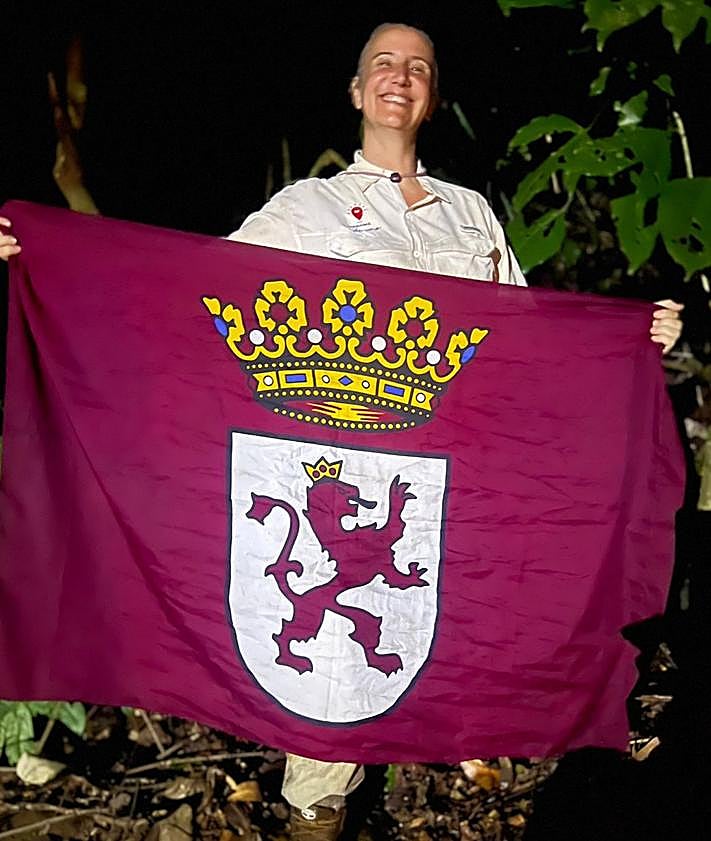 Imagen secundaria 2 - Diferentes imágenes de las experiencias de Mónica sola y junto a su marido.