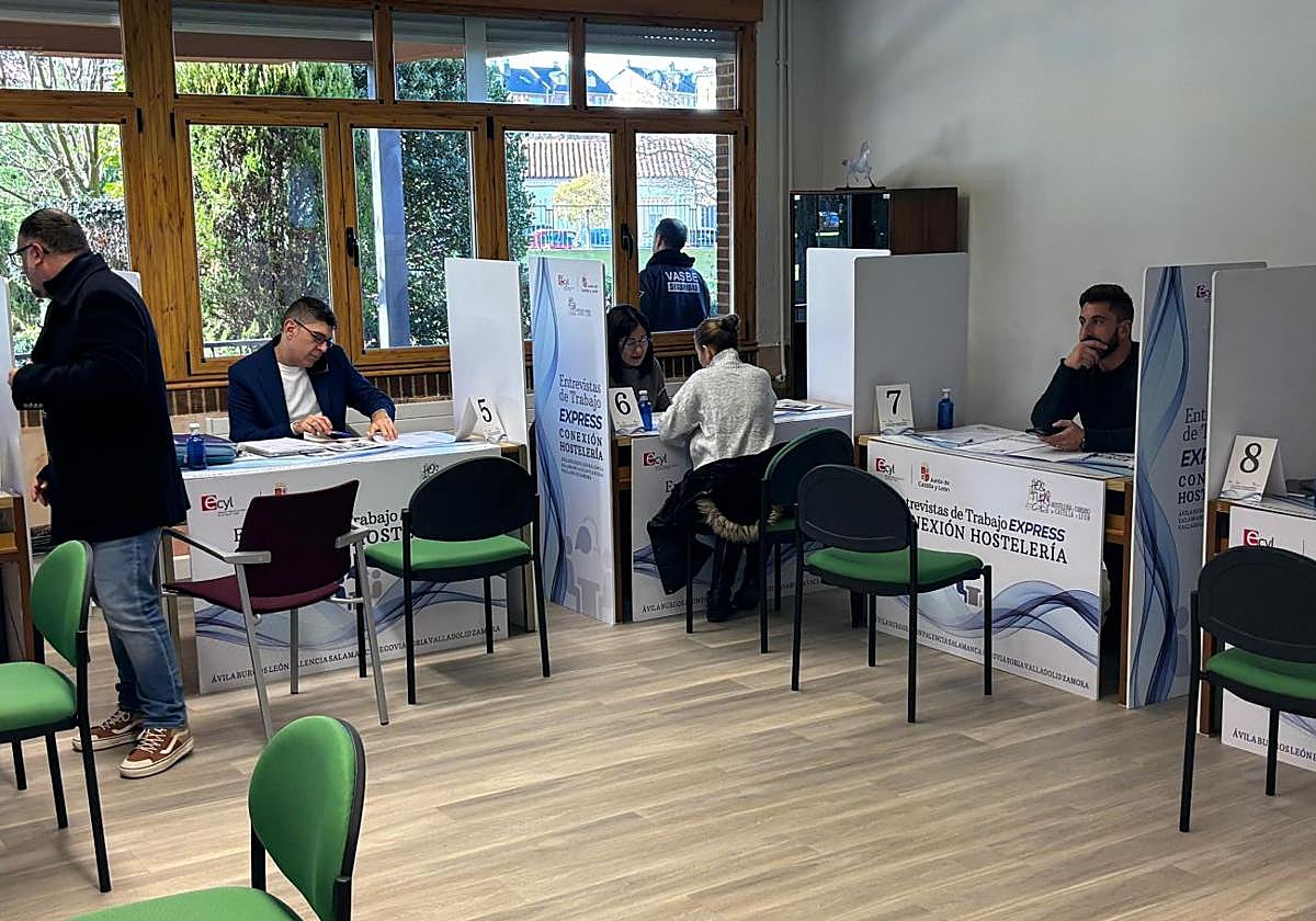 Imagen de las entrevistas exprés reralizadas en León.