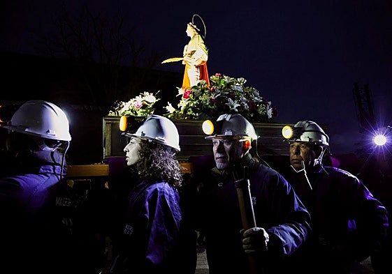 Procesión de Santa Bárbara en La Robla.