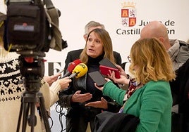 La consejera de Educación, Rocío Lucas, hoy en Valladolid atendiendo a los medios de comunicación.