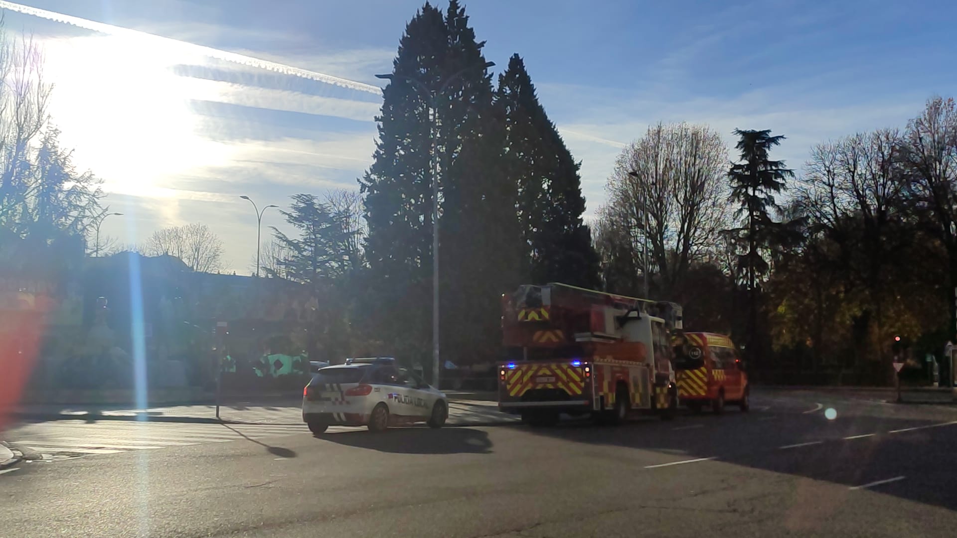 Bomberos y Policía Local de León acuden al aviso el pasado lunes 1 de diciembre.